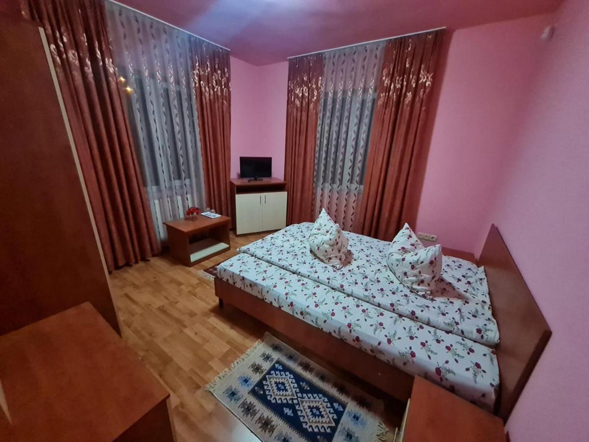Hotel Pensiunea Sanziana Oradea Zewnętrze zdjęcie