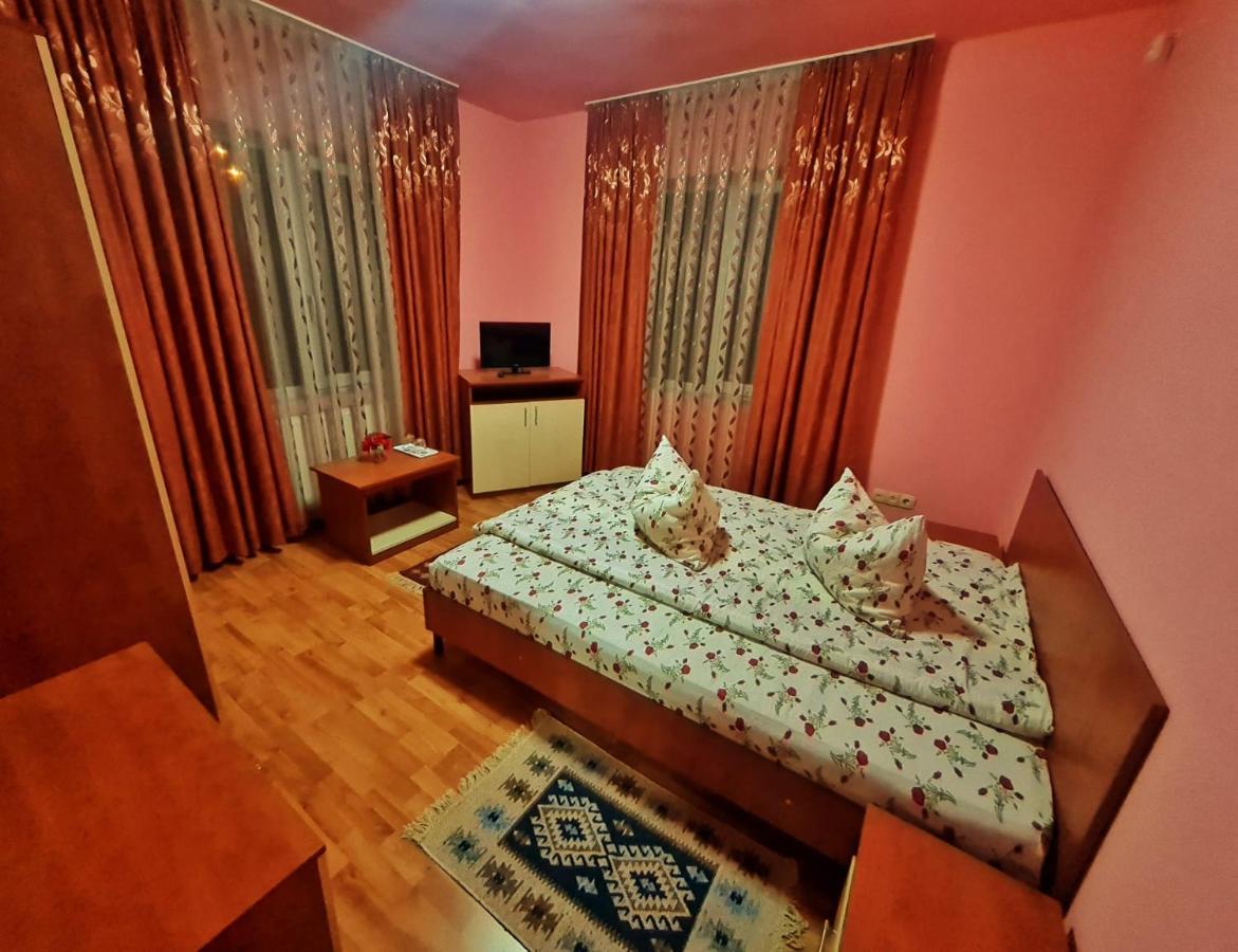 Hotel Pensiunea Sanziana Oradea Zewnętrze zdjęcie