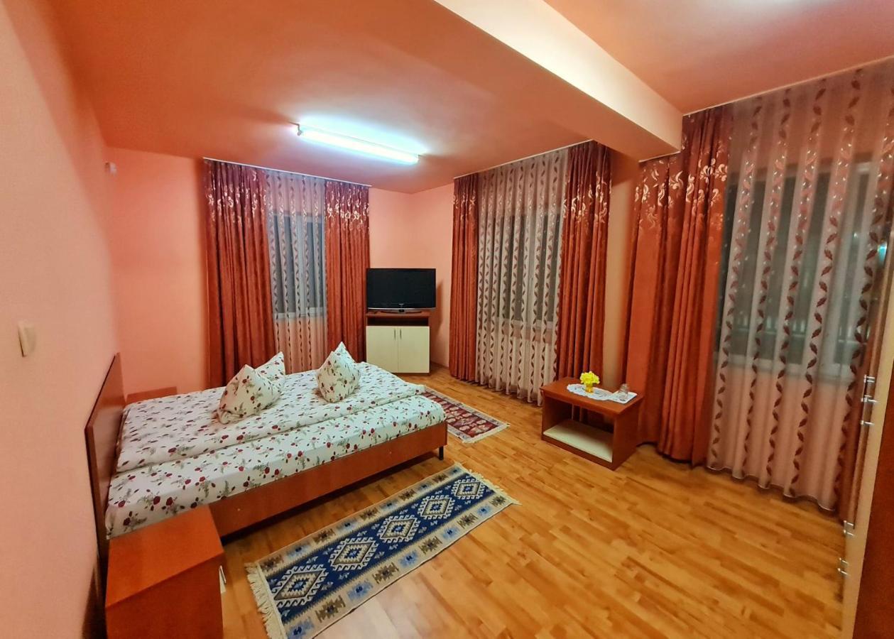 Hotel Pensiunea Sanziana Oradea Zewnętrze zdjęcie