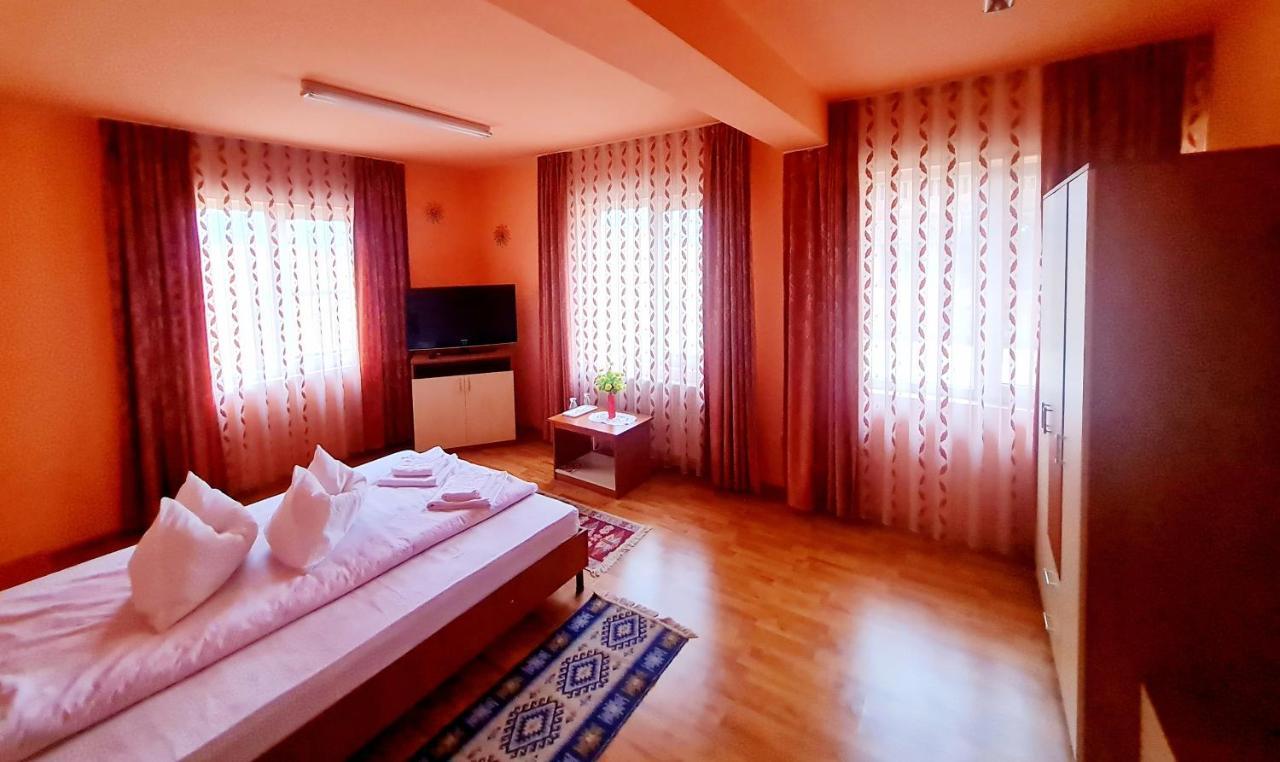 Hotel Pensiunea Sanziana Oradea Zewnętrze zdjęcie